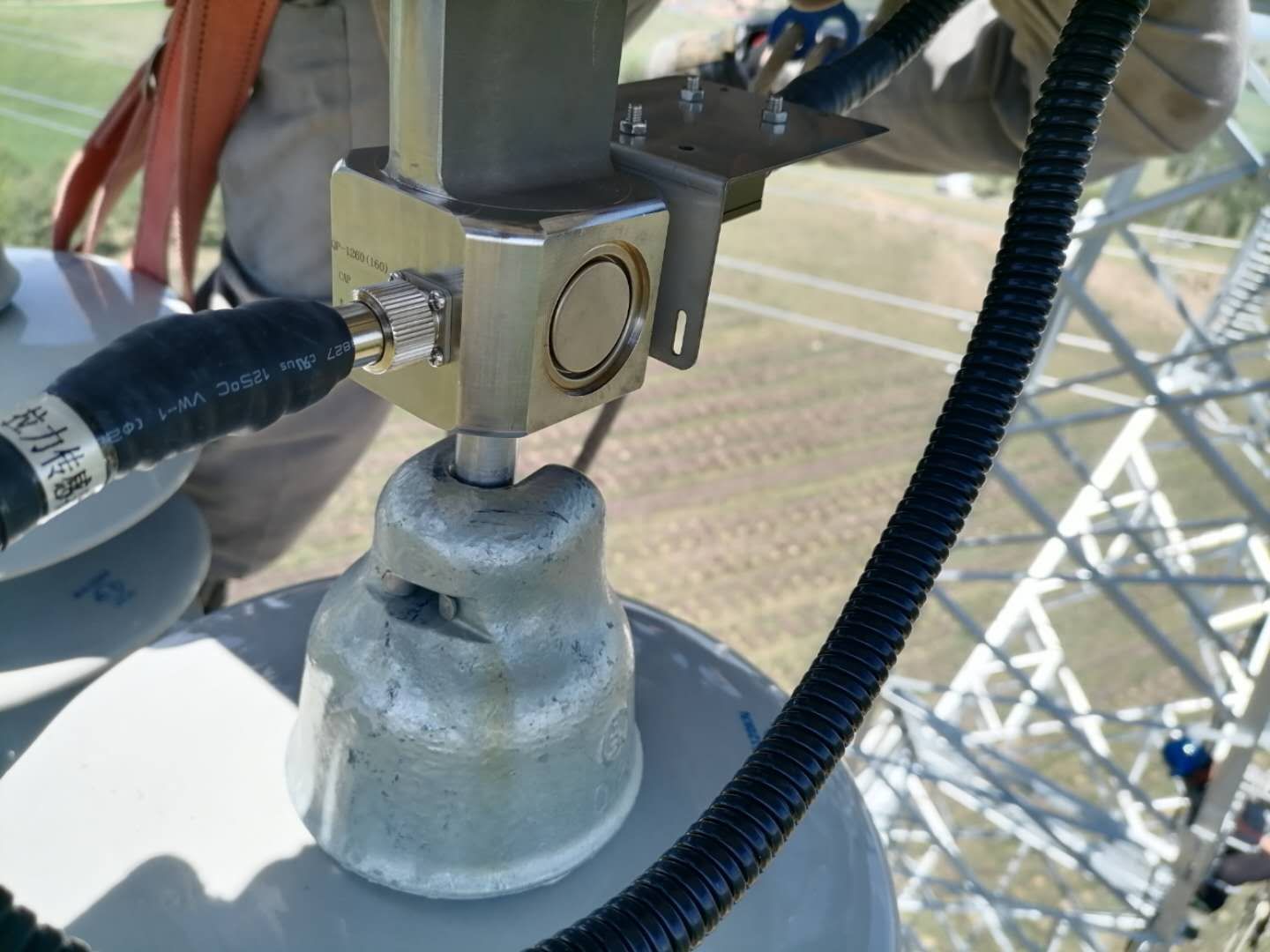 武漢電網(wǎng)加裝覆冰在線監(jiān)控裝置，為觀冰、抗冰舉措助力